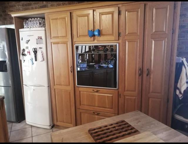 5 BEDROOM HOUSE FOR SALE IN SANDBAAI